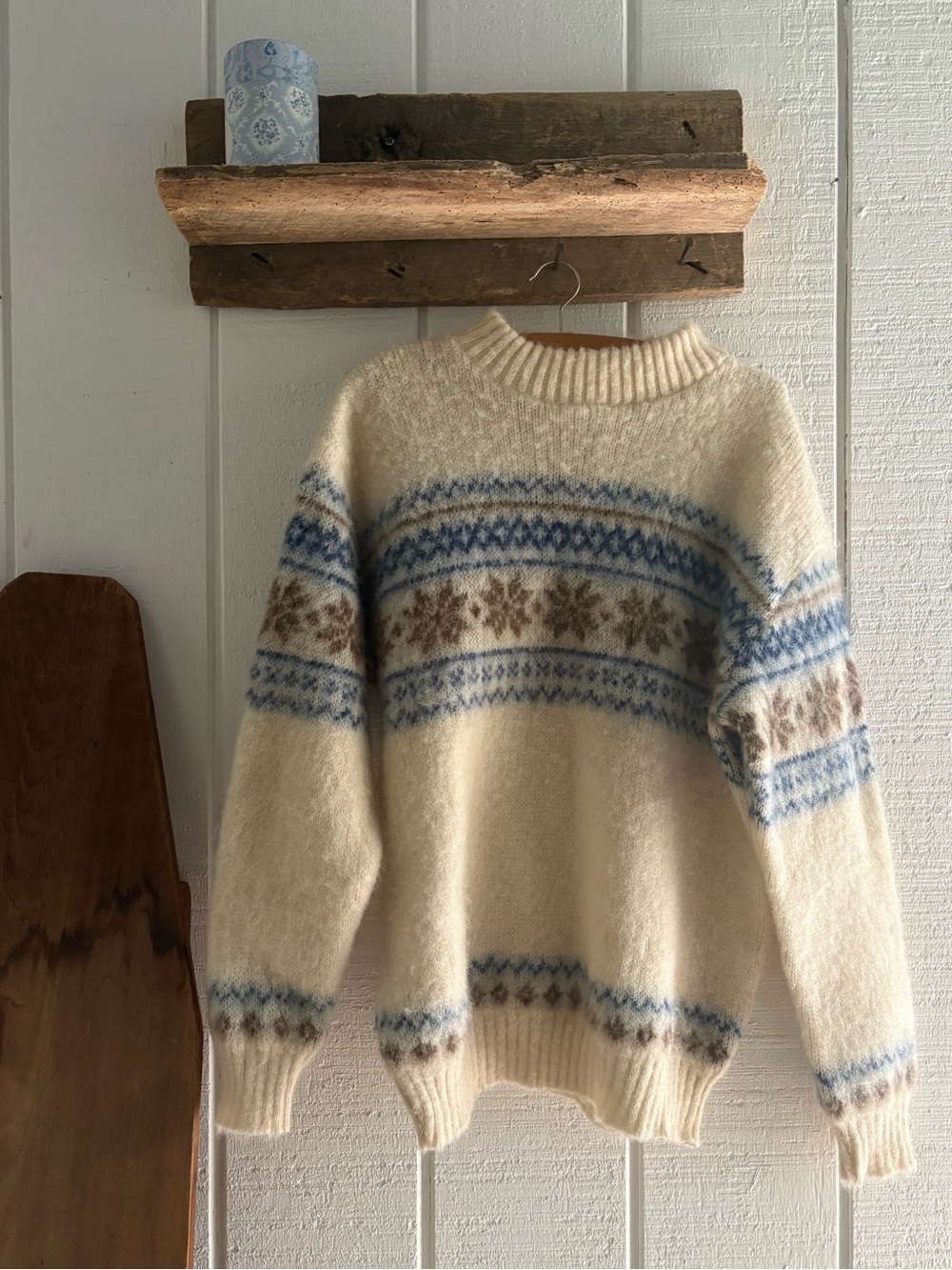 Vintage Cozy Cream Fair Isle Sweater with Blue & Brown Pattern FLAW small hole
